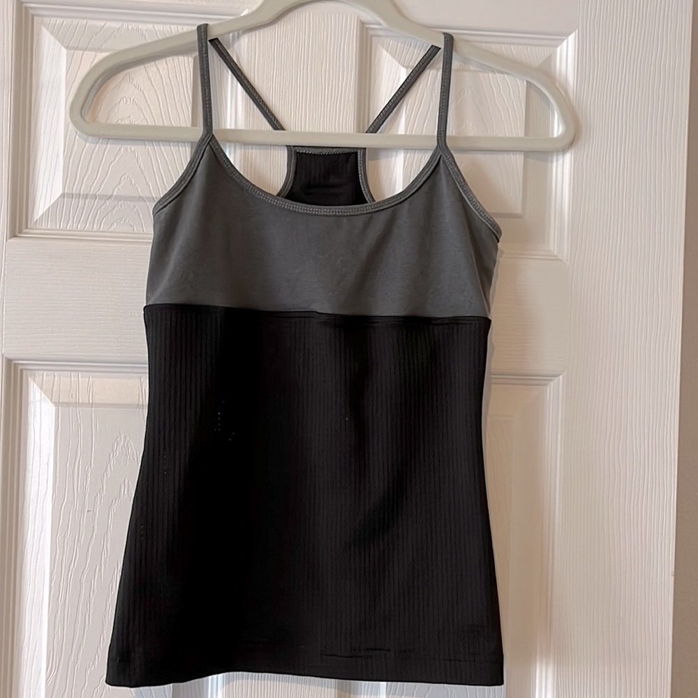 Hard Tail two-tone activewear tank with built in bra. Size S. Like new